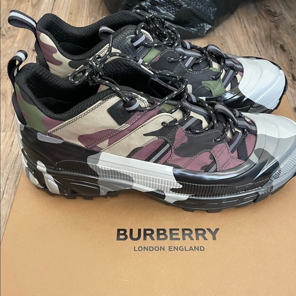 Burberry sneakers - Picture 1 of 6
